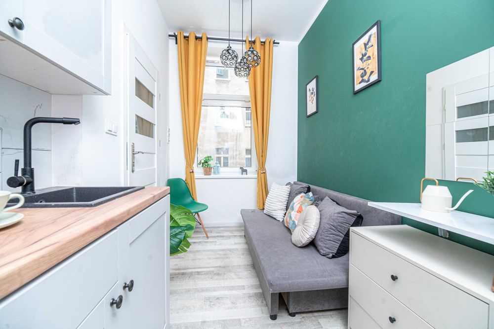 Skromna kawalerka przy Emilii Plater 4