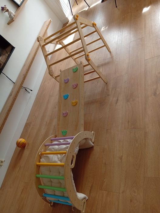 Conjunto de Escalada Montessori (Pikler, rampa e balancim com almofada)