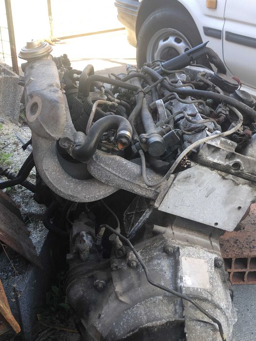 Vendo Mercedes W202 - Motor completo com caixa de velocidades, alternador e motor de arranque.