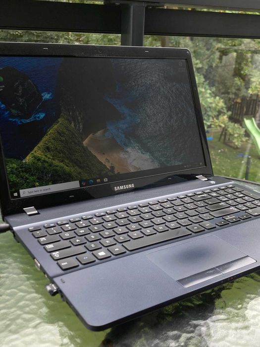 Laptop Samsung 15.6" i3 / 4GB RAM / 500GB / Win 10 Pro + Office | Stan BDB