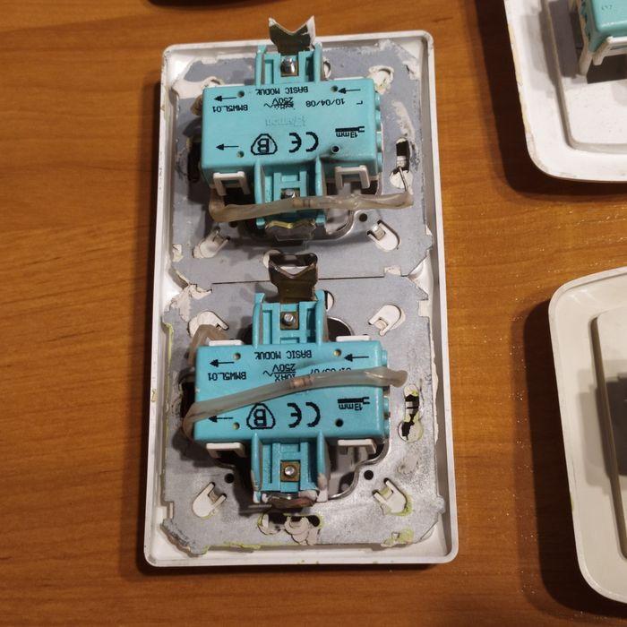 Tanio włączniki w bdb stanie hurtowo