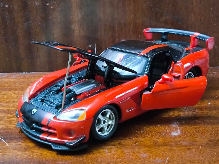 Машинка Dodge Viper SRT10 ACR Bburago 1/24
