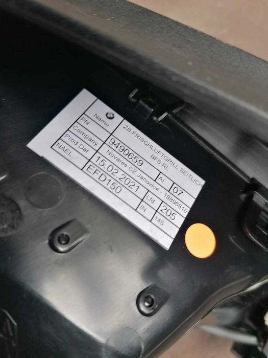 BMW IX i20 kratka wlotu powietrza str. pasażera oryginał NOWA