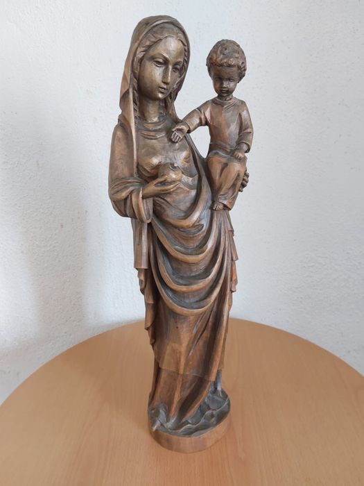 Stara figura z drewna