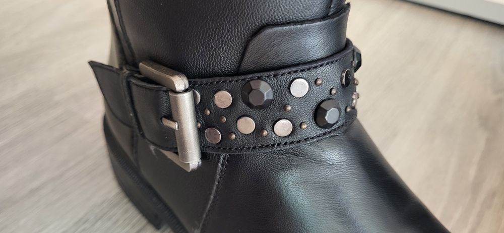 Botins em pele genuína GEOX novos com etiqueta