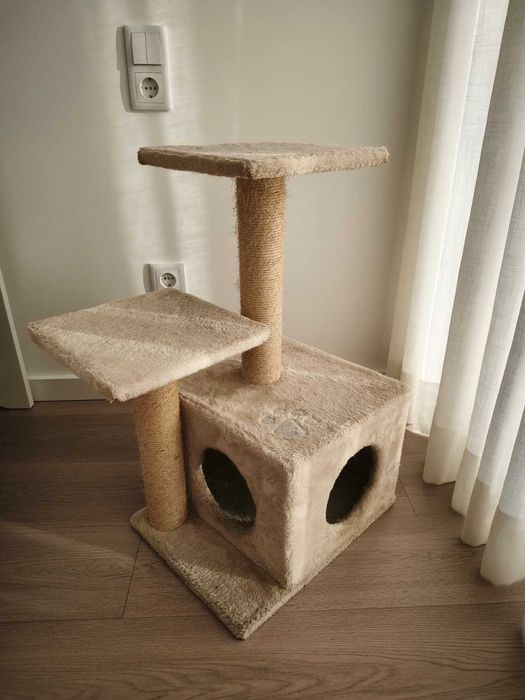 Arranhador de gato bege