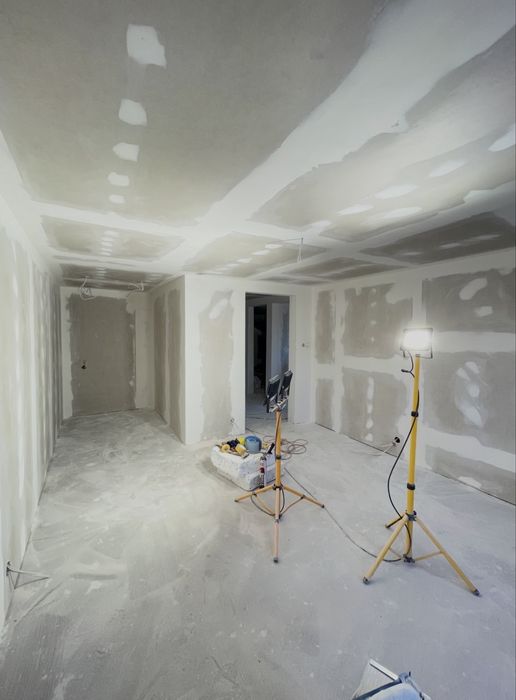 Remonty malowanie ukladanie podłóg tapety adaptacja poddaszy