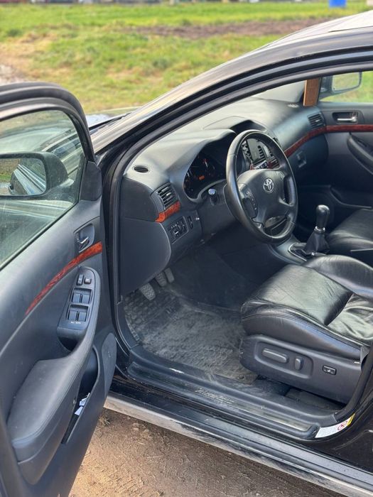 Toyota Avensis 2.0, 4D, 2005 рік, механіка,преміум комплектація.