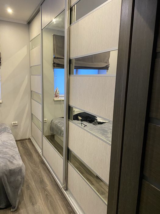 Шафа-купе 3 м, дзеркало, в хорошому стані