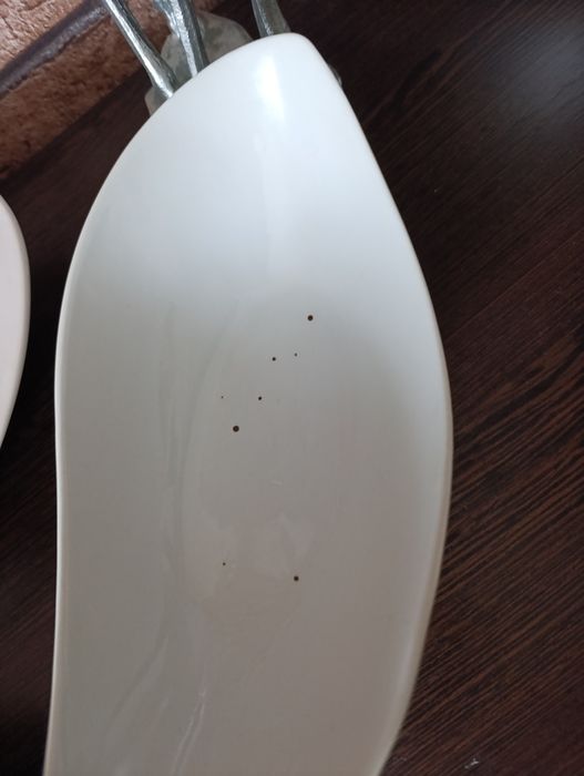 Trzy misy o nieregularnych kształtach