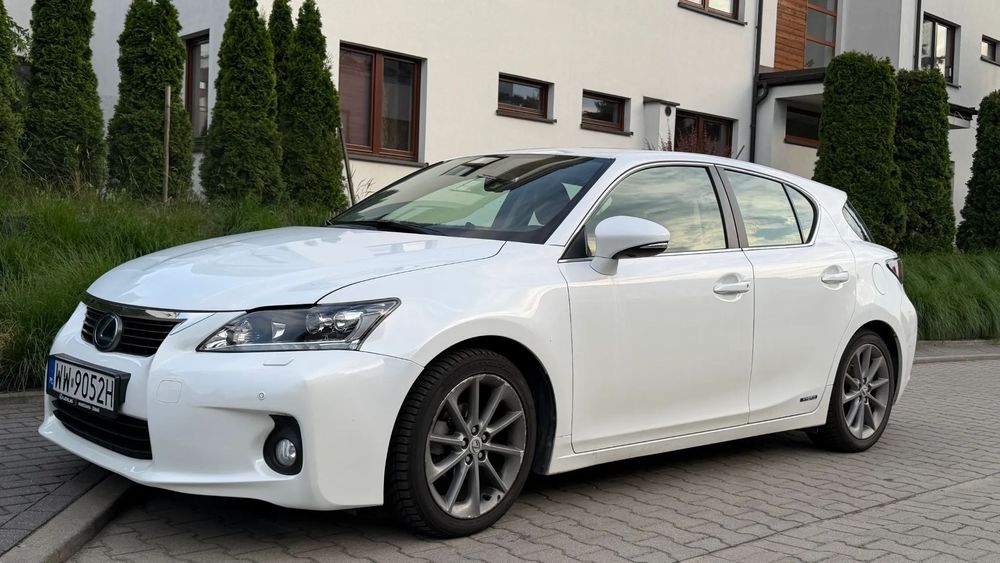 Lexus CT bezwypadkowy, serwisowany w ASO Lexus Żerań, nadzwyczajne wyposażenie