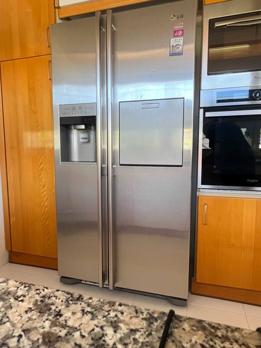 Frigorífico americano LG Side-by-Side inox com água e gelo