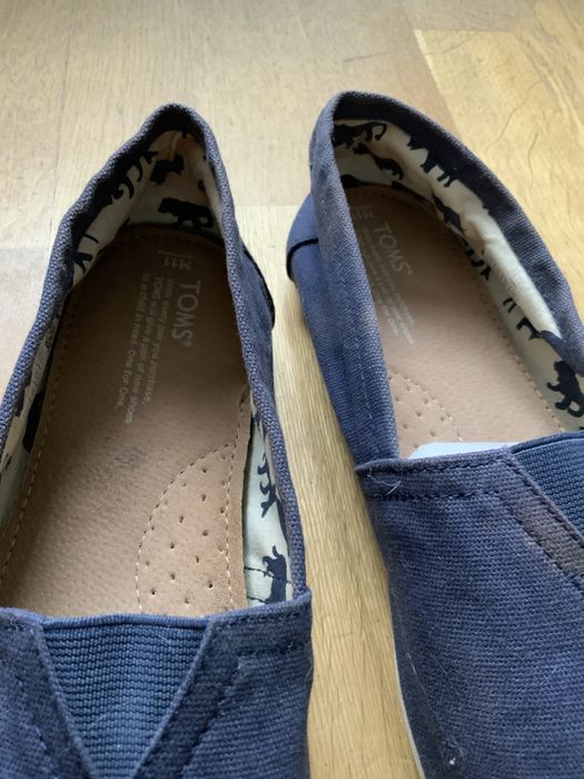 Buty TOMS M11 eu 44 29 cm z defektem  opis