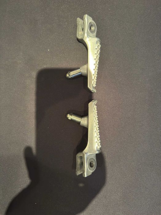 Pousa-pés Originais Honda CB750 Hornet 2023 – Par