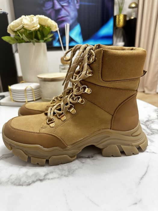 Nowe karmelowe buty trapery 38