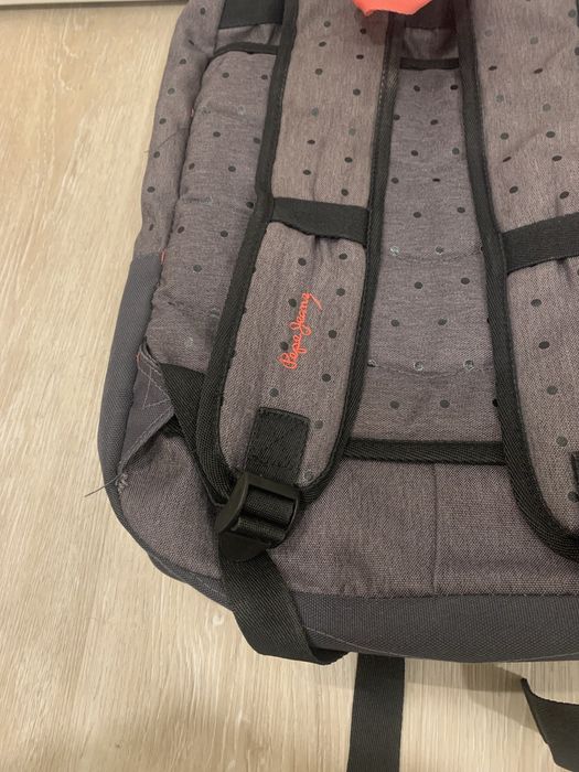 BEM ESTIMADA - Mochila escolar marca pepe jeans e estojo