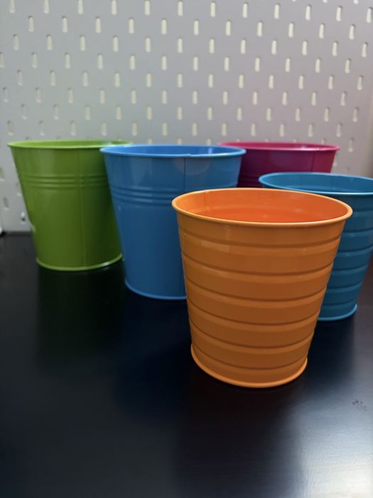 Conjunto 5 vasos/cachepots metálicos coloridos – decoração
