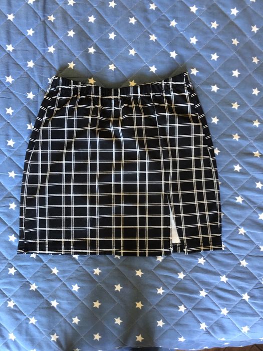 Vendo LOTE DE SAIS E VESTIDOS