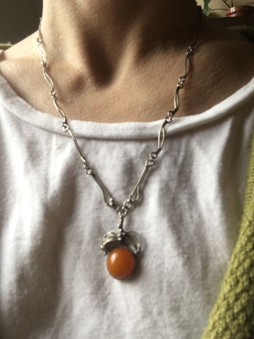 Stary wisior, łancuszek z bursztynem srebro 800