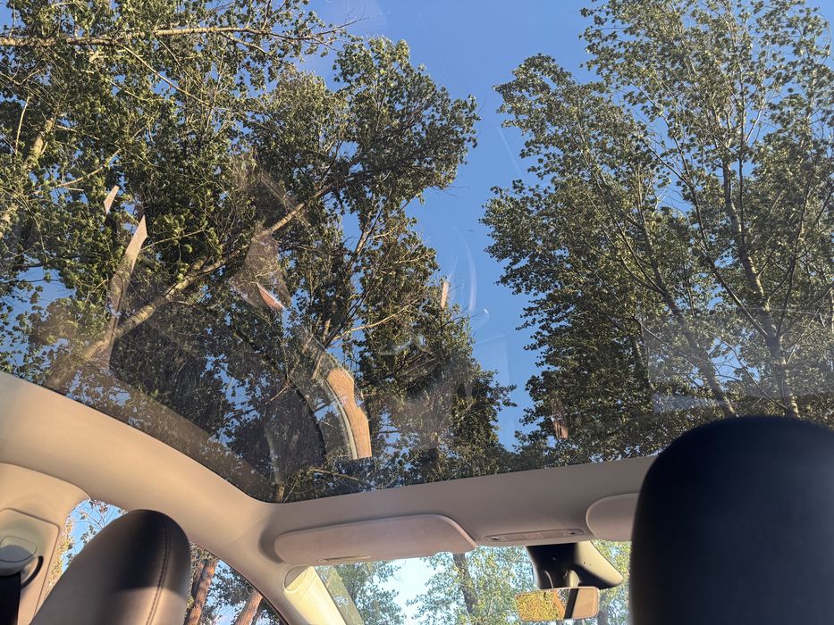 Tesla Model Y  2024