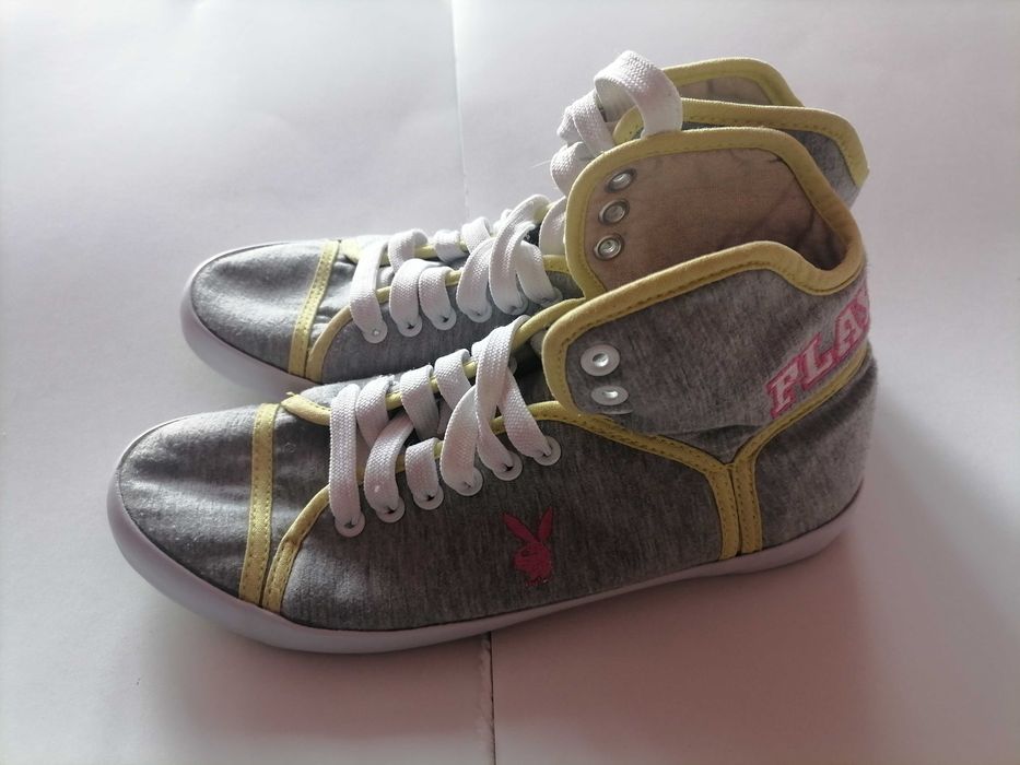 Szare trampki playboy