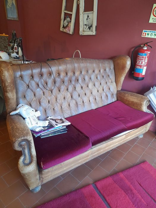 Sofá antigo de pele para restauro