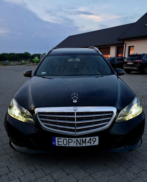 Mercedes E klasa Karawan