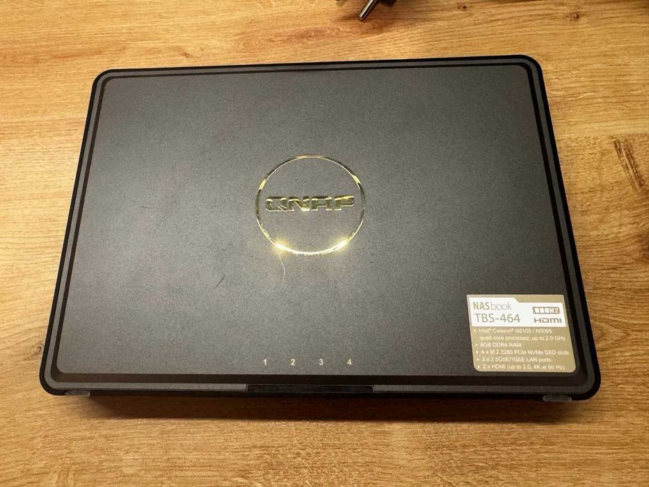 NAS QNAP TBS-464 + 4 x Kingston 1 TB