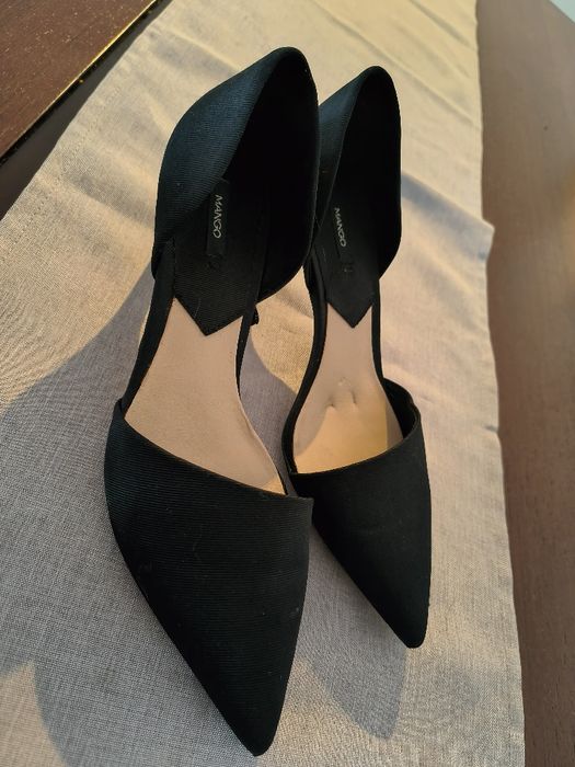 Sapatos de Salto Preto – Elegantes e Confortáveis