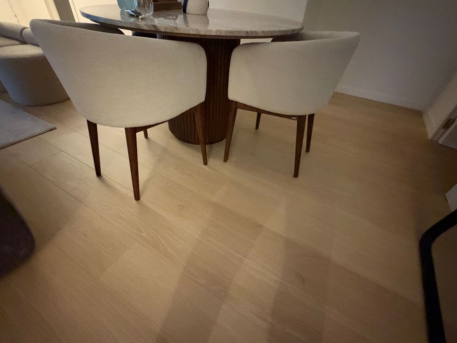Mesa de jantar Nova com 4 cadeiras