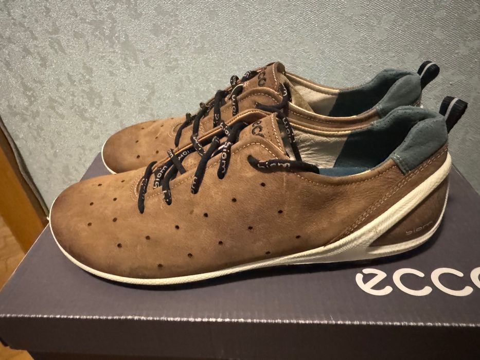 Продам шикарні оригінальні кросівки Ecco biom;розмір 42