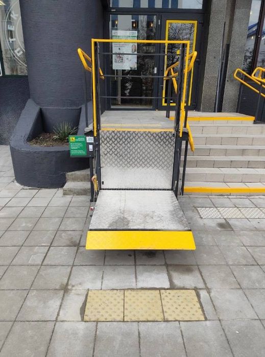 Вертикальний підйомник — доступність вашого закладу