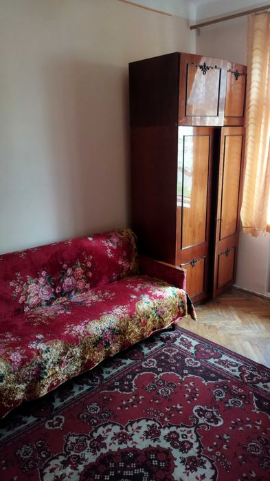 Кімната Пасічна ізольована 4500 грн.(ком.послуги враховані в орендну плату)Вільна.