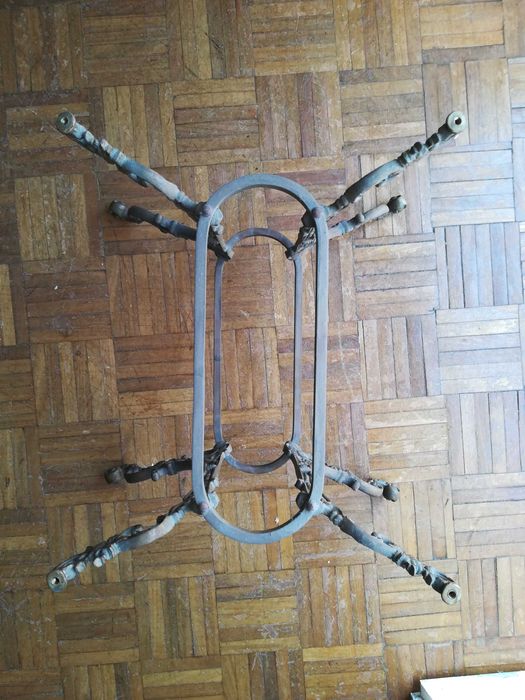 Mesa de centro em ferro com tampo de mármore