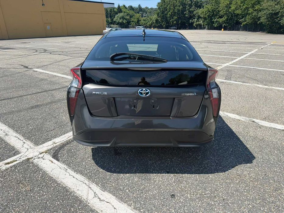 Toyota Prius      2016