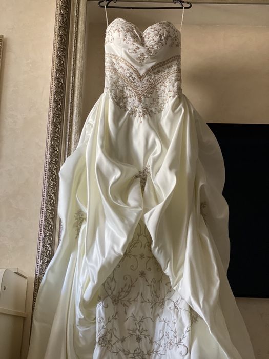 Брендова весільна сукня Maggie sottero зі шлейфом