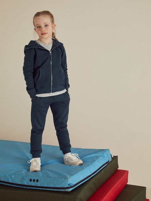 Продам шкільний спортивний костюм Next