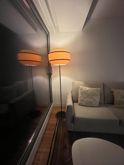 Moveis seminovos mesa, axiliador de cozinha e movel de TV.