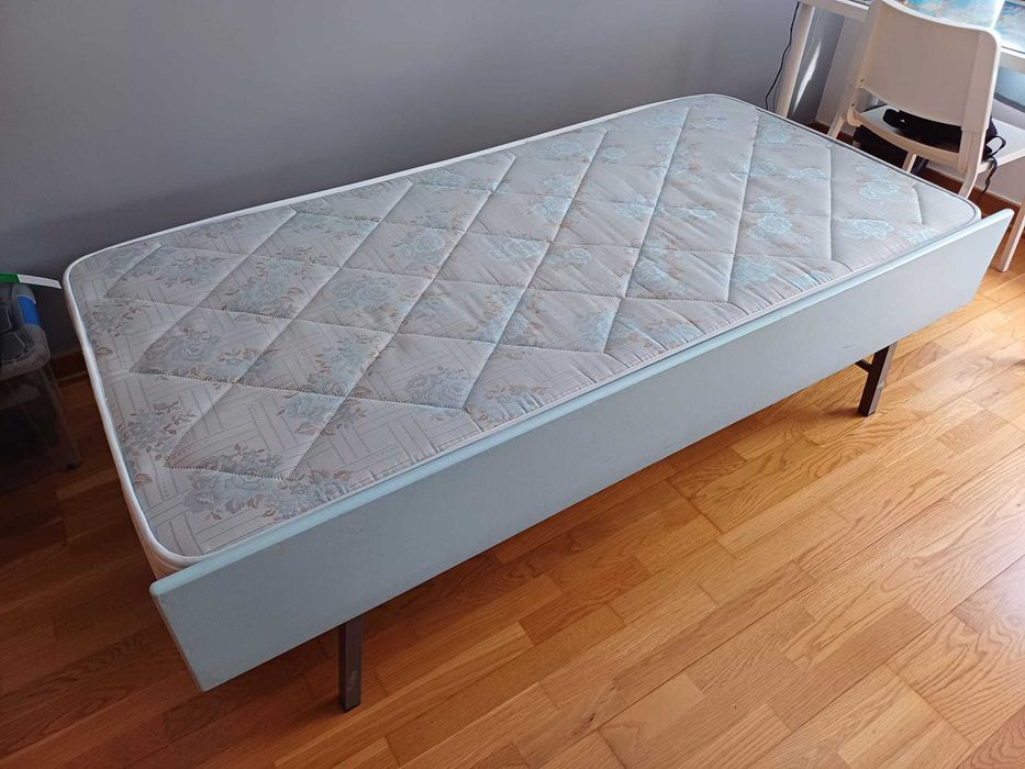 cama com cama extra em gaveta e 2 colchões