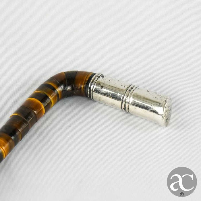 Cabo de sombrinha antigo em madeira com ponteira em prata