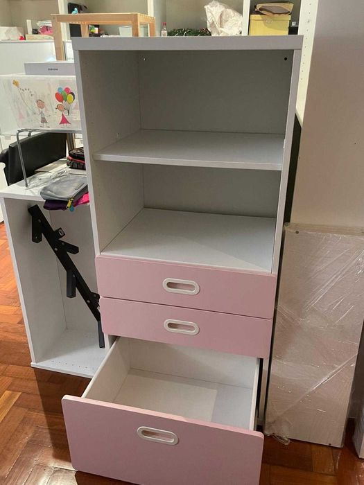 IKEA Móvel, gavetas rosa