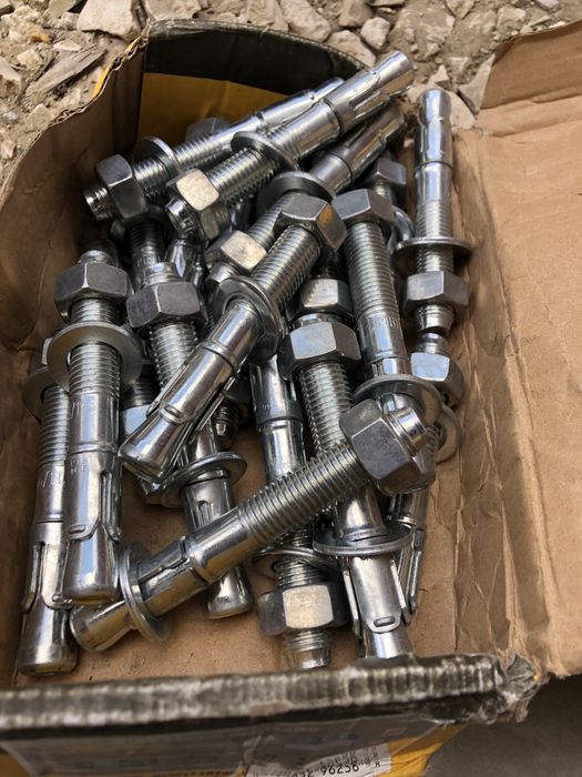 Kolki rozporowe Dewalt m16/115