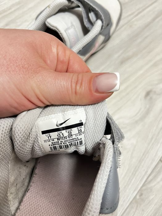 Nike  сіро-рожеві  32 р