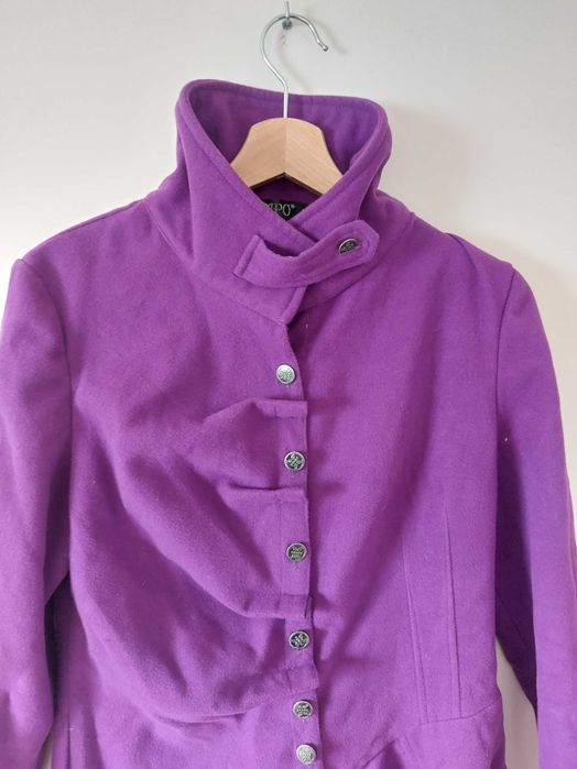 Fioletowy gotycki płaszcz