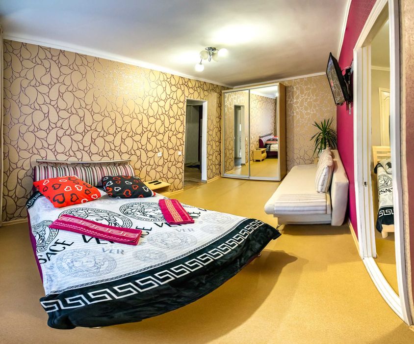 Квартира в центрі двокімнатна з ремонтом без посередників.