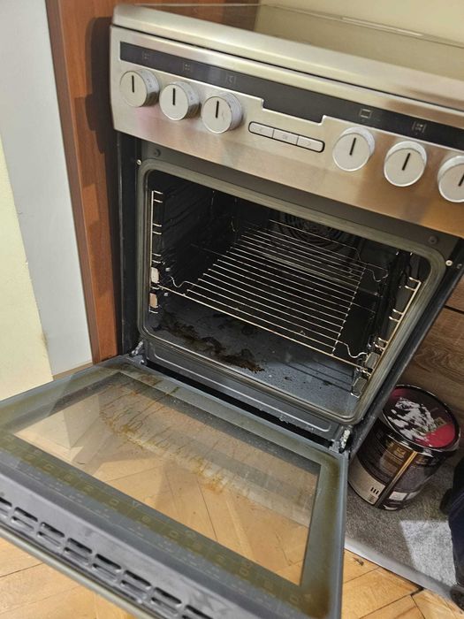 Kuchenka indukcyjna z piekarnikiem elektrycznym