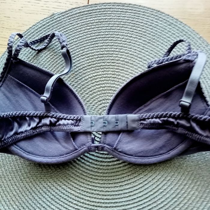 Biustonosz z kieszonkami na wkładki Intimissimi 70B