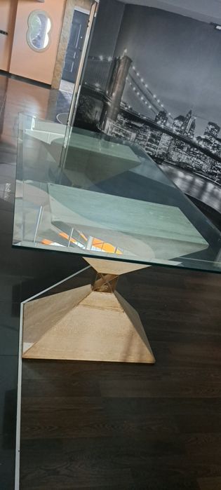 Mesa com tampo de vidro