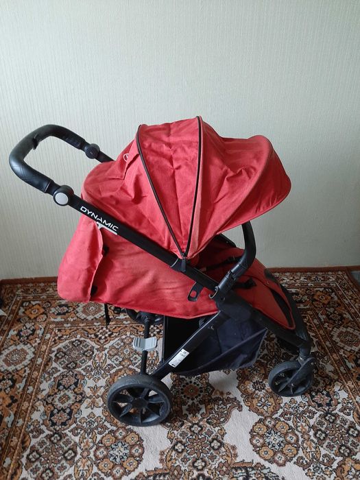 прогулочная дитяча коляска