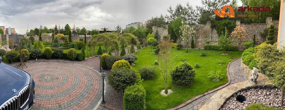 Продаж розкішного будинку в передмісті Івано-Франківська